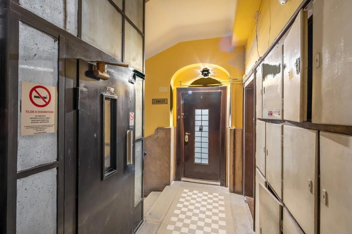 Newly Designed Central Studio Budapest Esterno foto